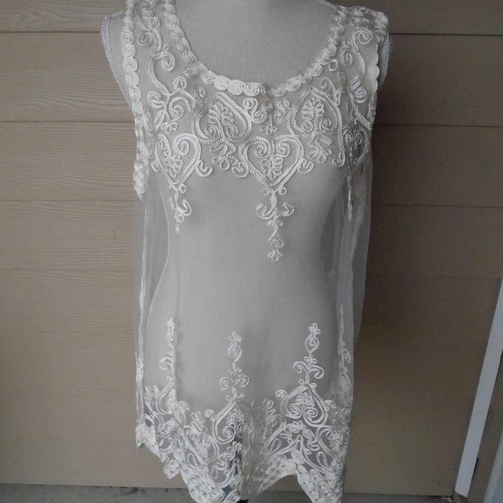 Jessica Taylor NWT sheer sleeveless top one size